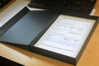 Magnetic closure boxes
